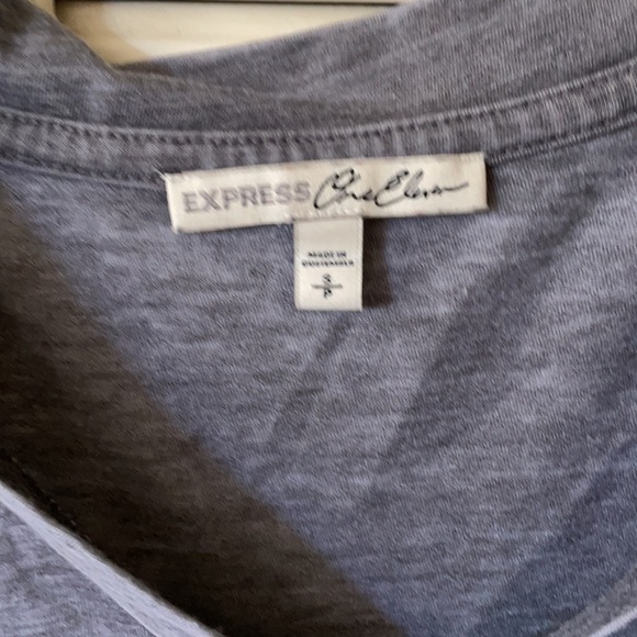 Express Cold Shoulder Top - Picture 3 of 4